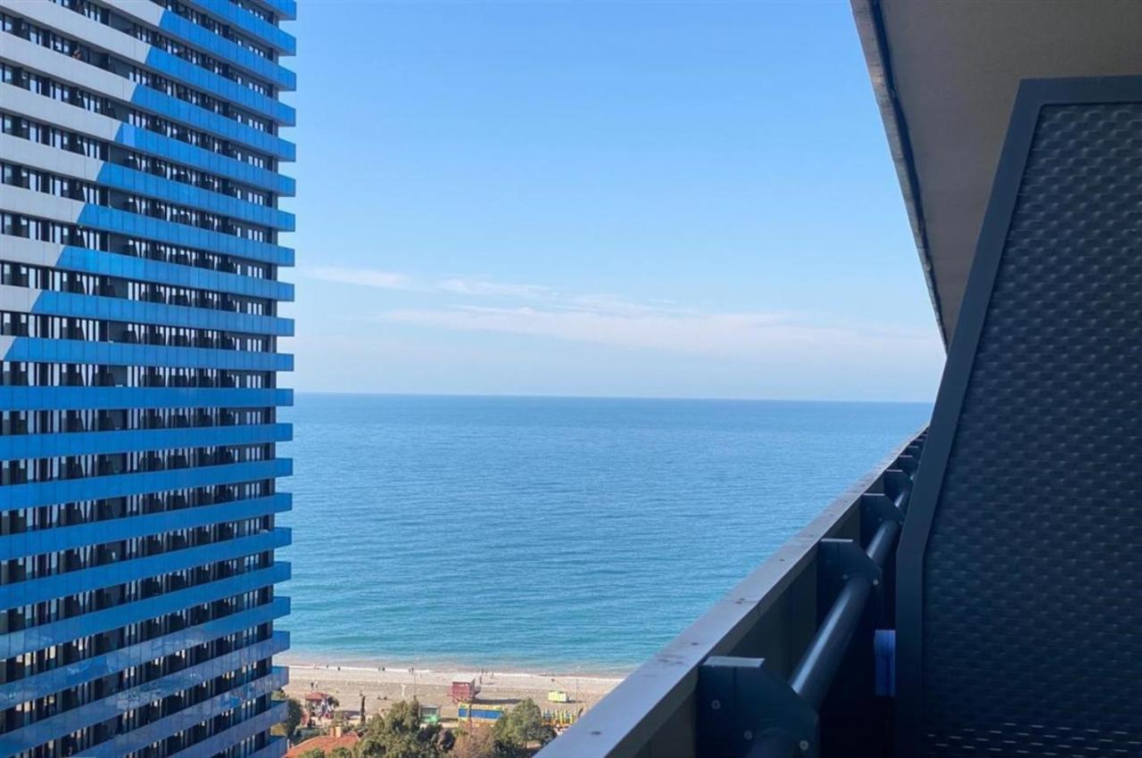 Delux Sea View Aparthotel In Orbi City Batumi Exteriör bild