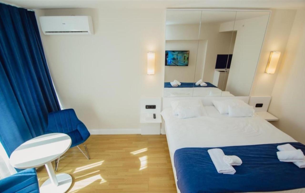 Delux Sea View Aparthotel In Orbi City Batumi Exteriör bild