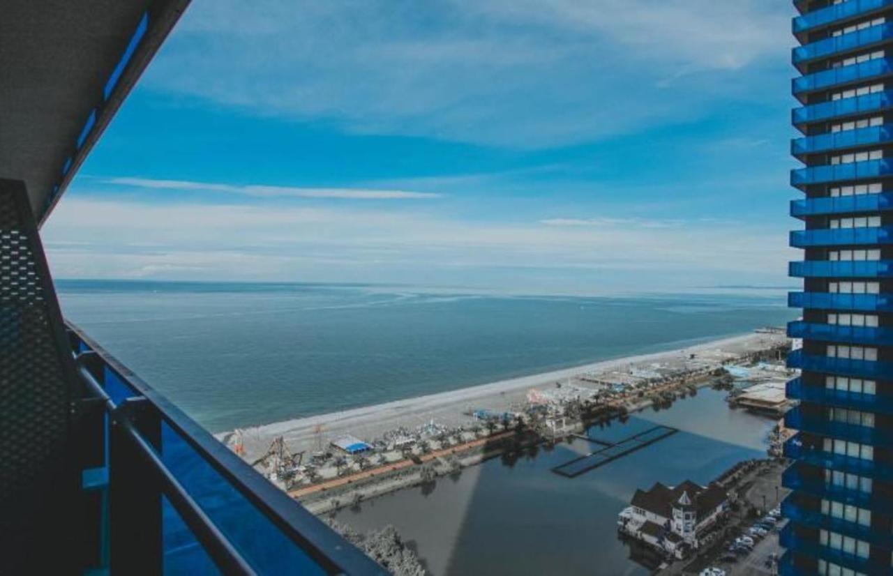 Delux Sea View Aparthotel In Orbi City Batumi Exteriör bild