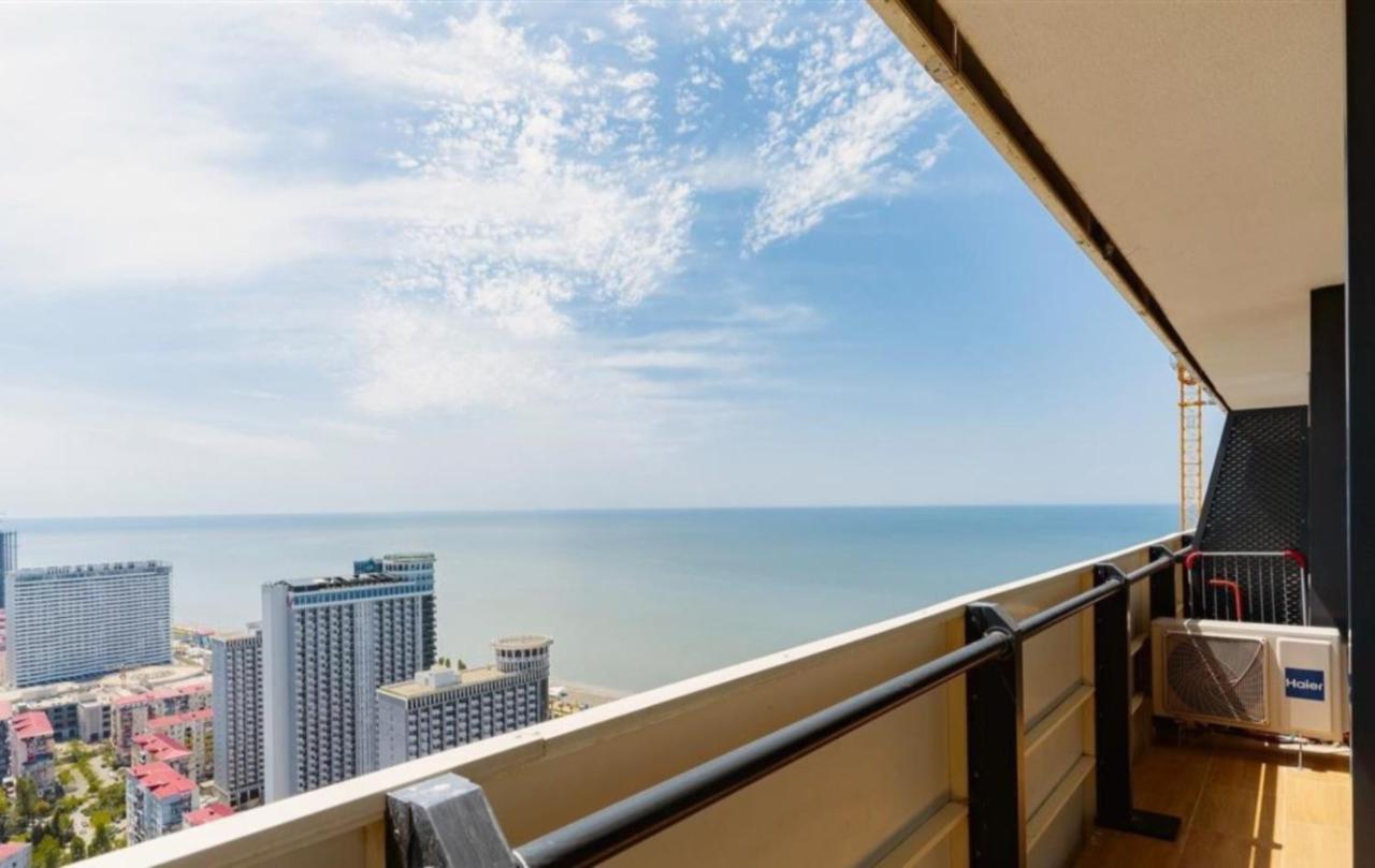 Delux Sea View Aparthotel In Orbi City Batumi Exteriör bild