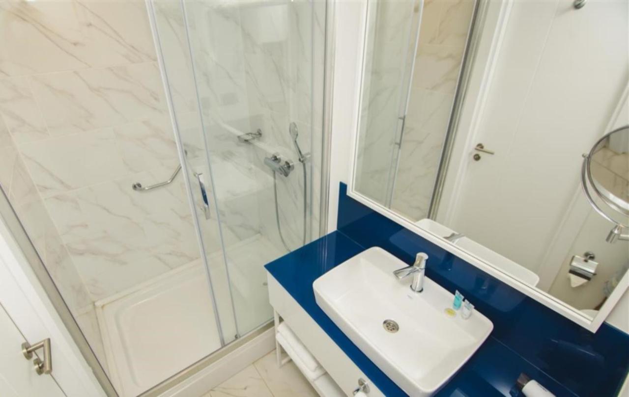 Delux Sea View Aparthotel In Orbi City Batumi Exteriör bild