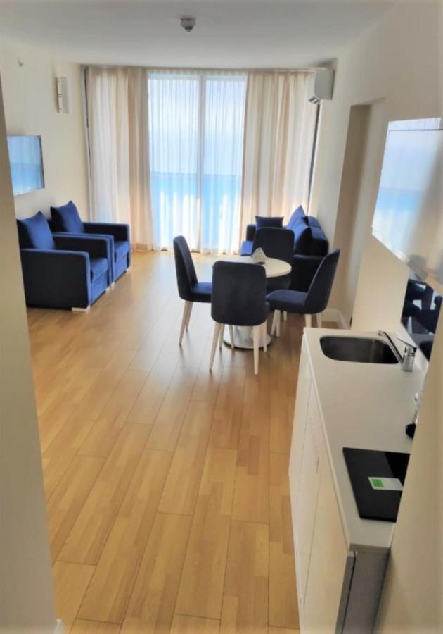 Delux Sea View Aparthotel In Orbi City Batumi Exteriör bild