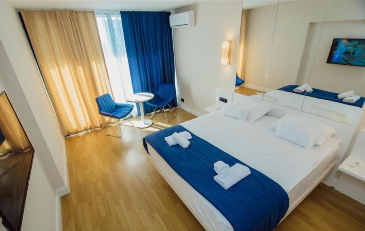Delux Sea View Aparthotel In Orbi City Batumi Exteriör bild
