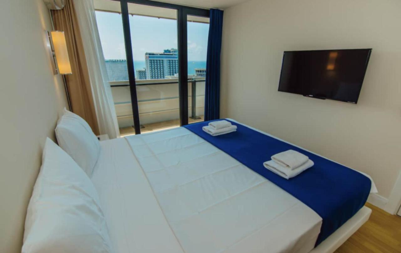 Delux Sea View Aparthotel In Orbi City Batumi Exteriör bild