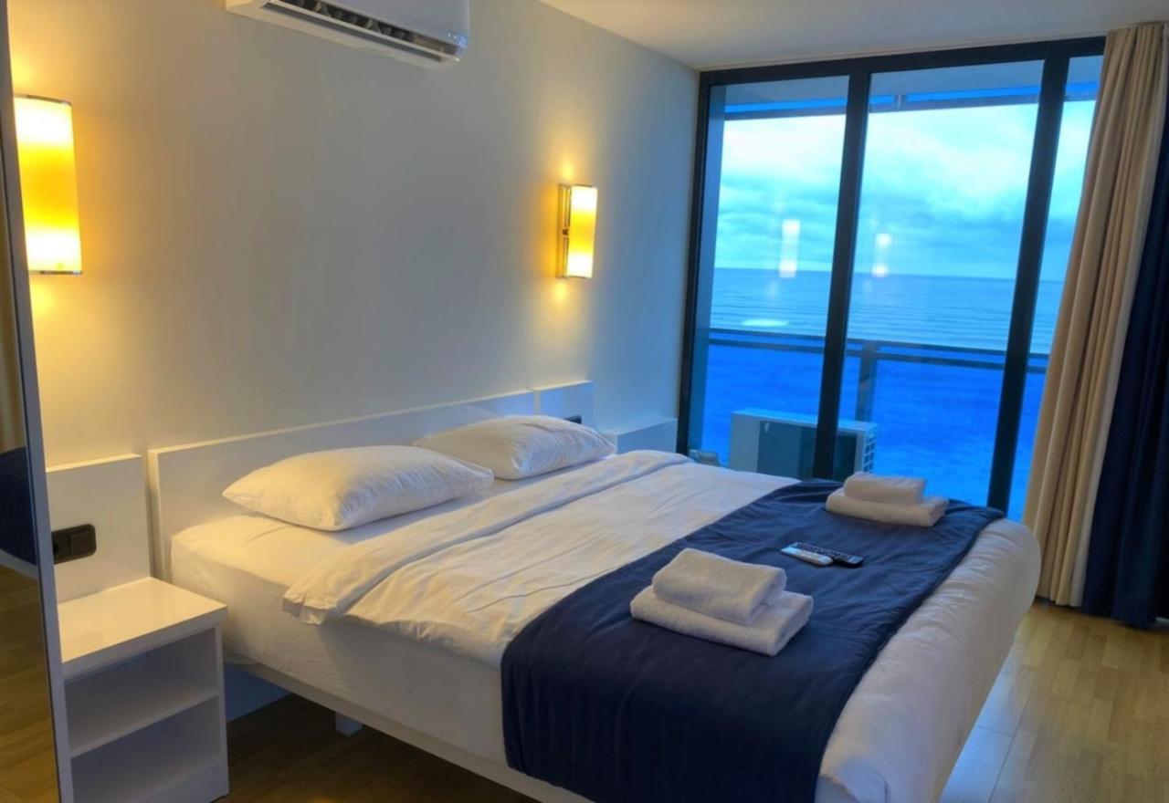 Delux Sea View Aparthotel In Orbi City Batumi Exteriör bild