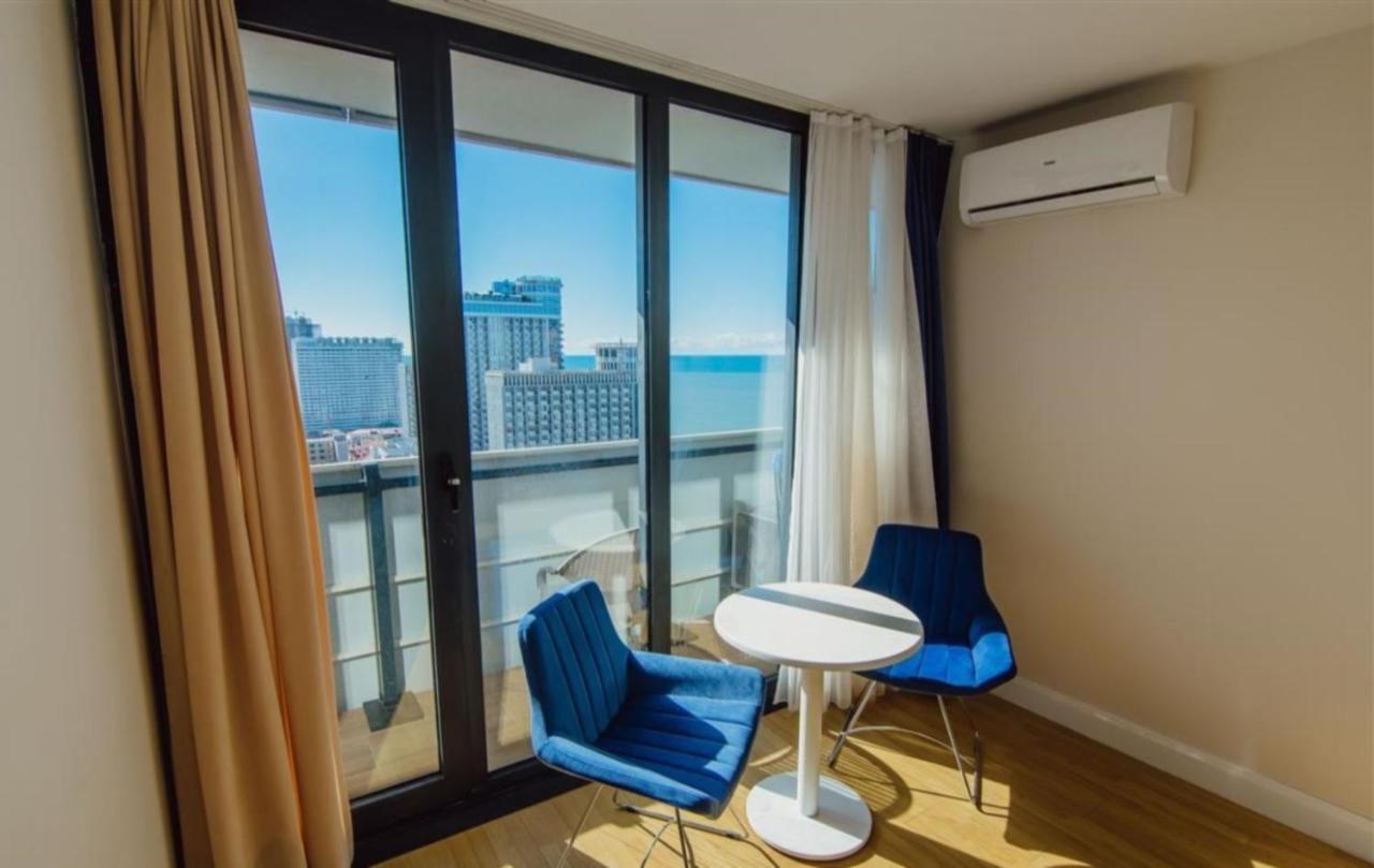 Delux Sea View Aparthotel In Orbi City Batumi Exteriör bild